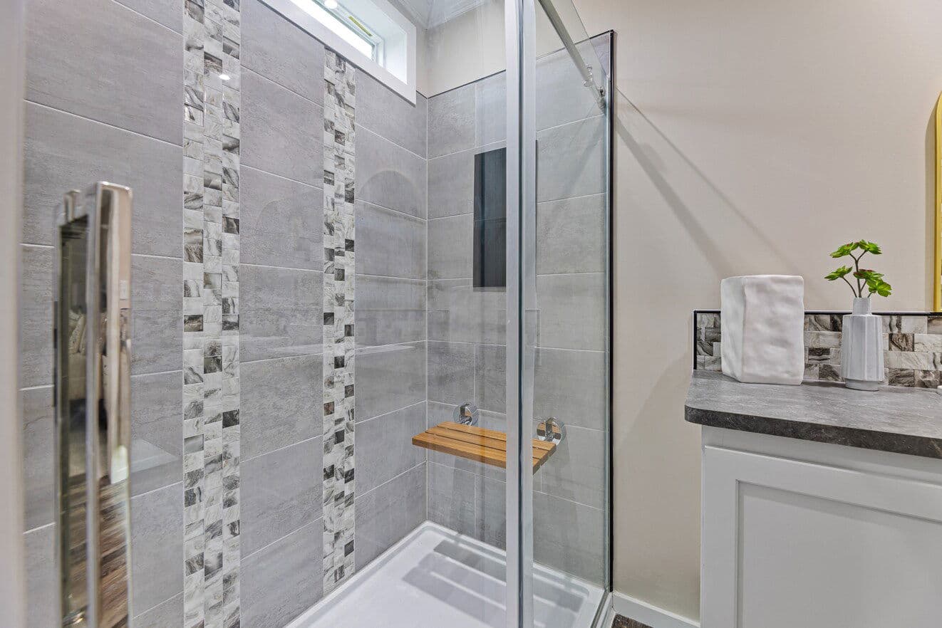 Pierce 28562a bathroom home features