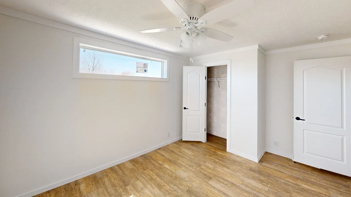 6481ls (standard) bedroom home features