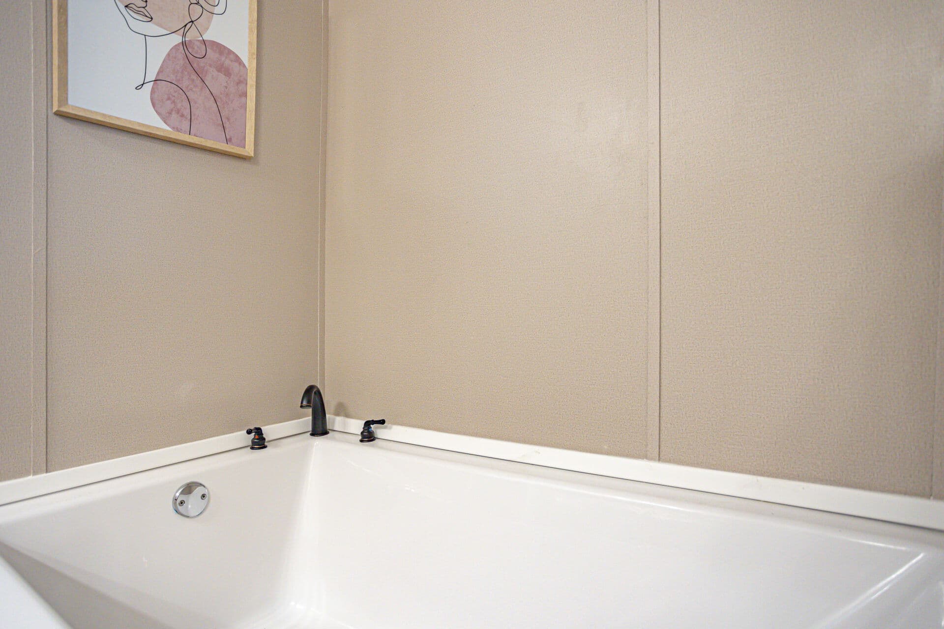 Doublewide s-28×56-32flp bathroom home features