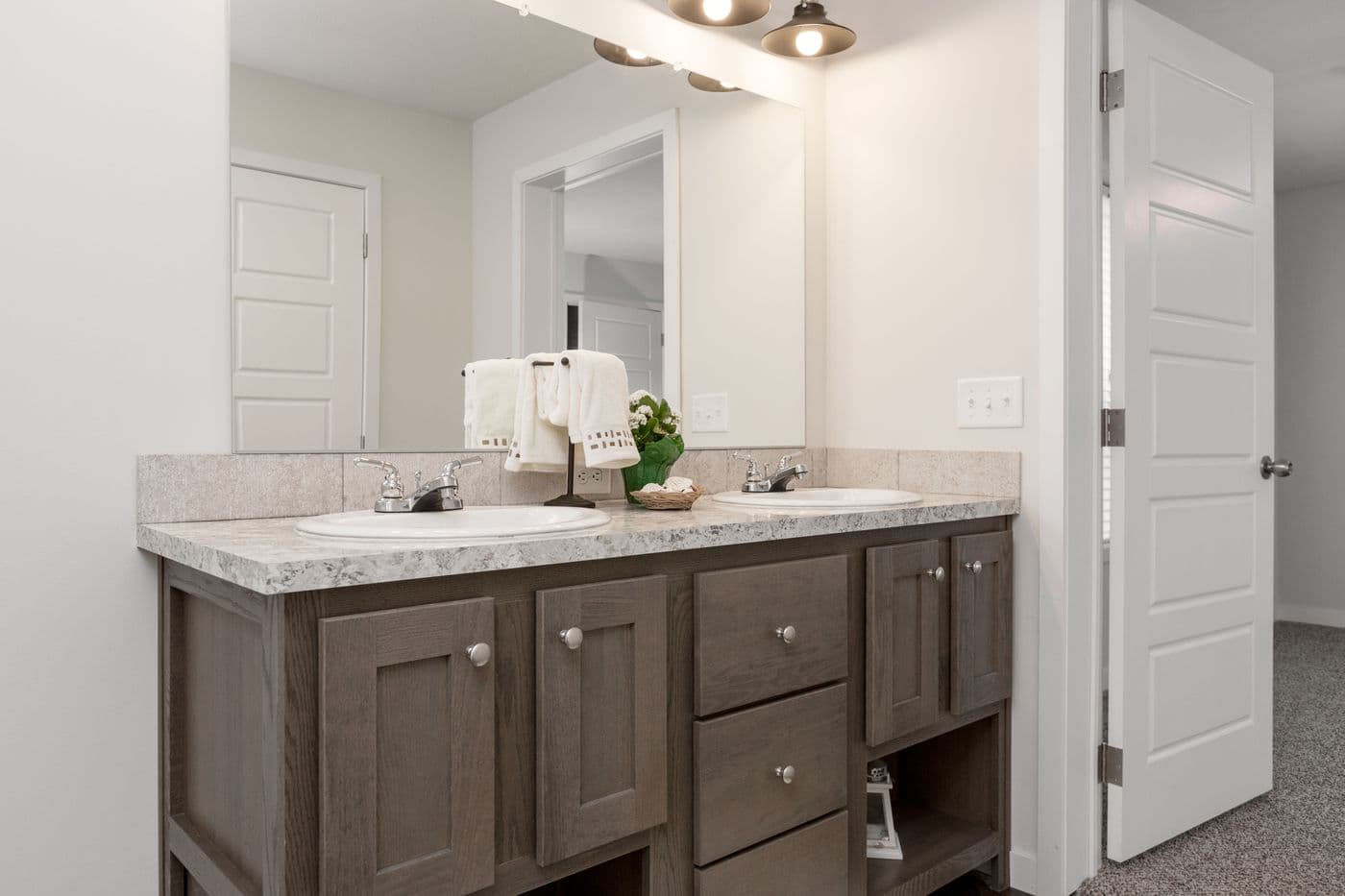 Center st bathroom home features