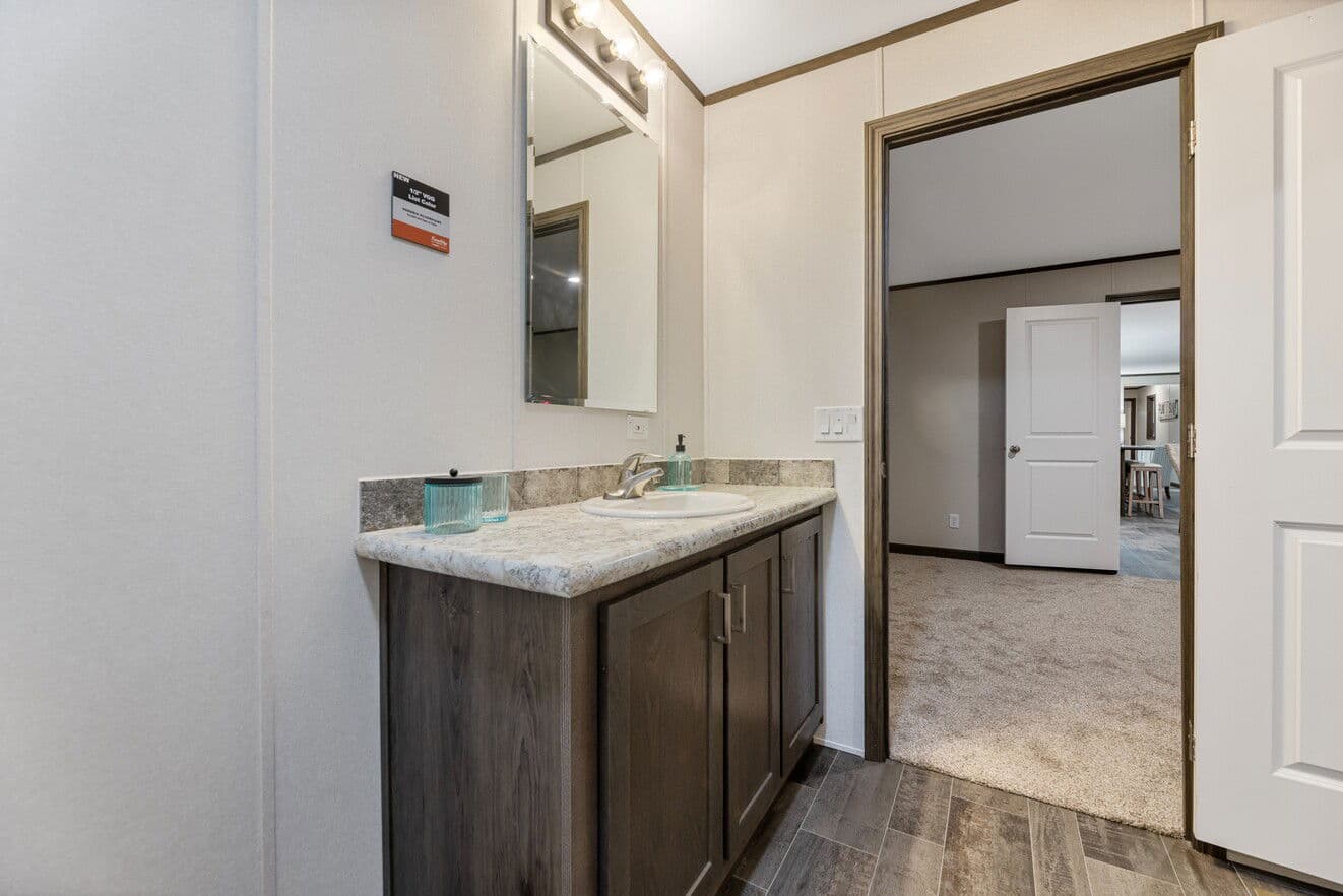 Vista 193500 bathroom home features