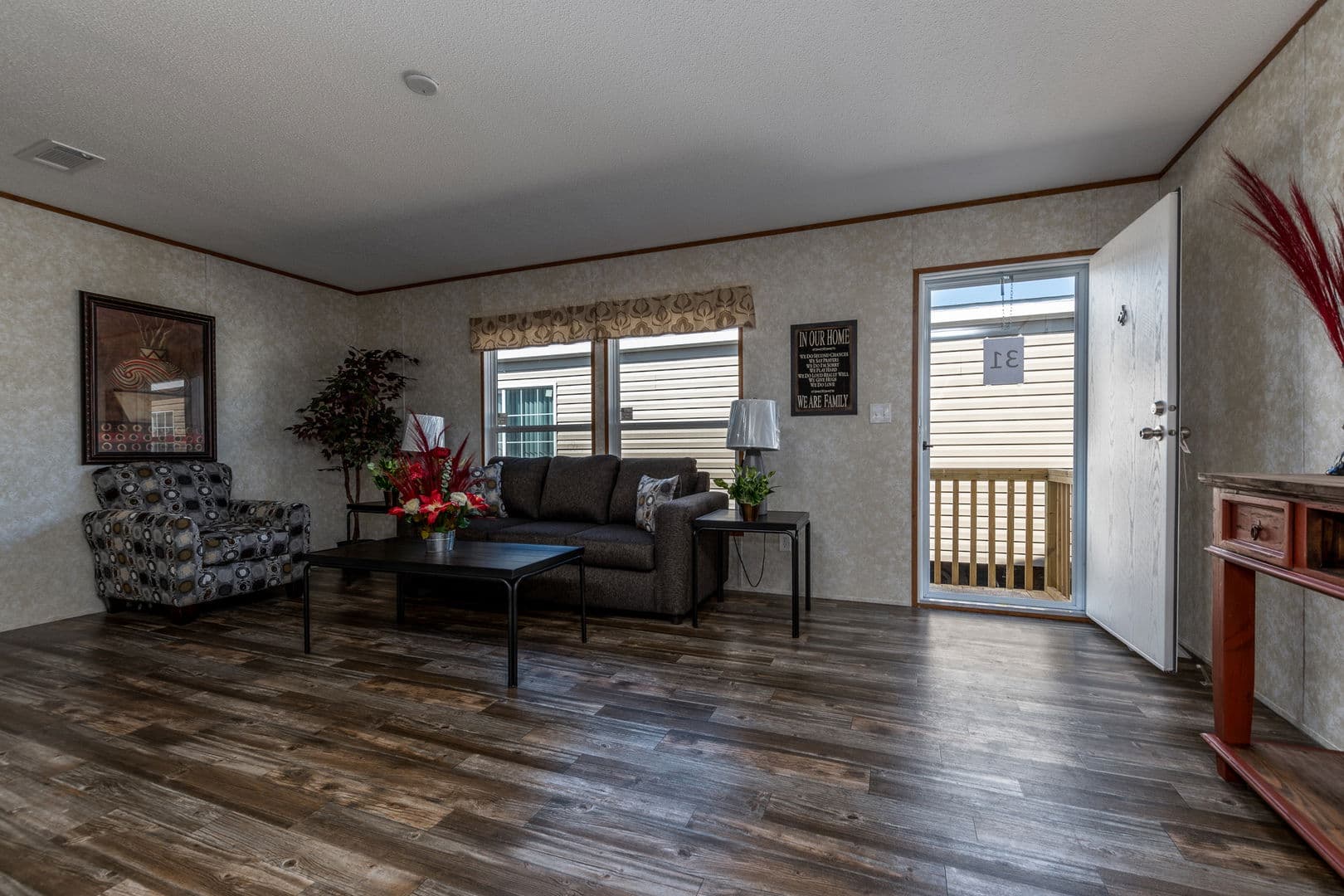 Sonic interior home features