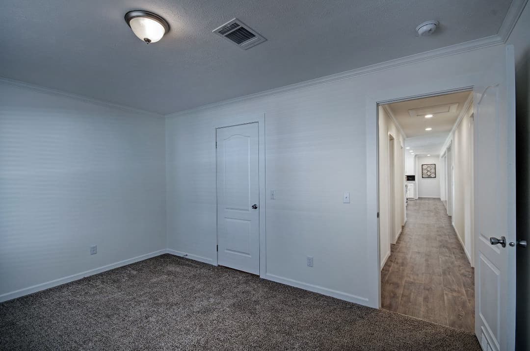 Sardis bedroom home features