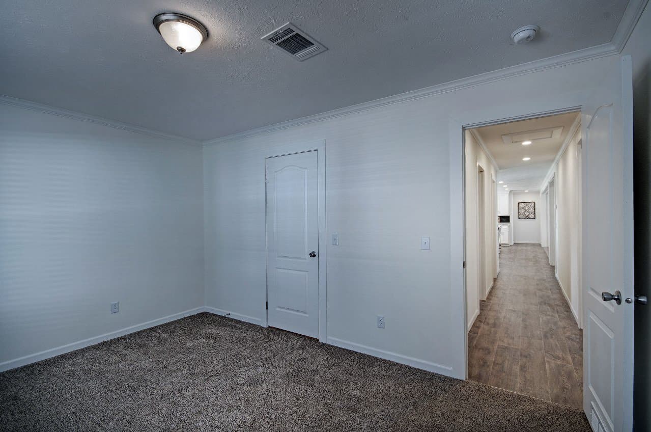 Sardis bedroom home features