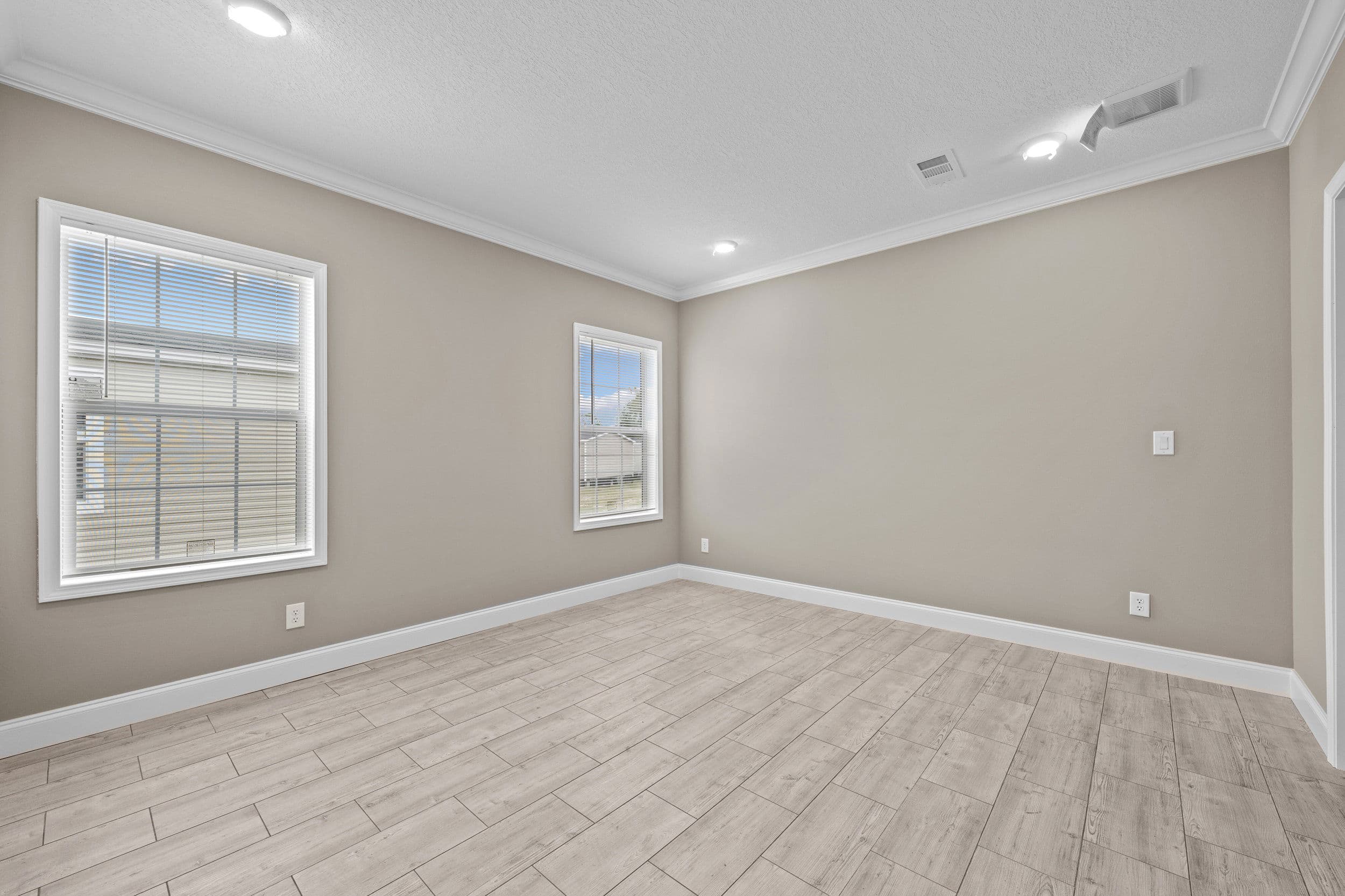 Siesta bedroom home features