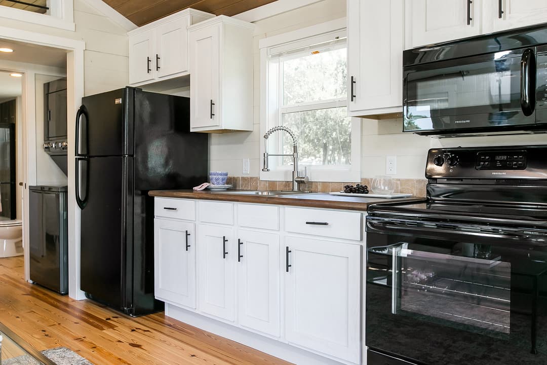 Sipsey kitchen home features