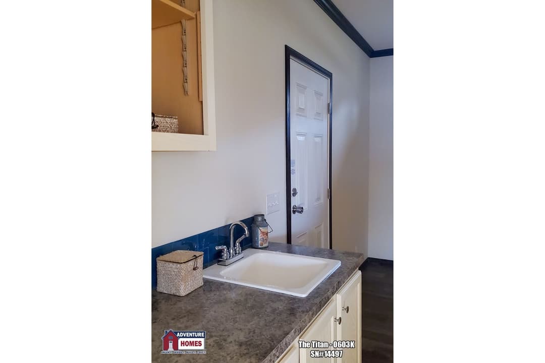 Titan | 0603k interior home features