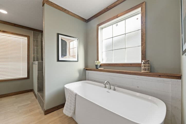 Goose 28643a bathroom home features