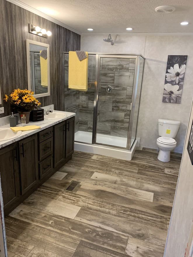 Williams 24006 bathroom home features