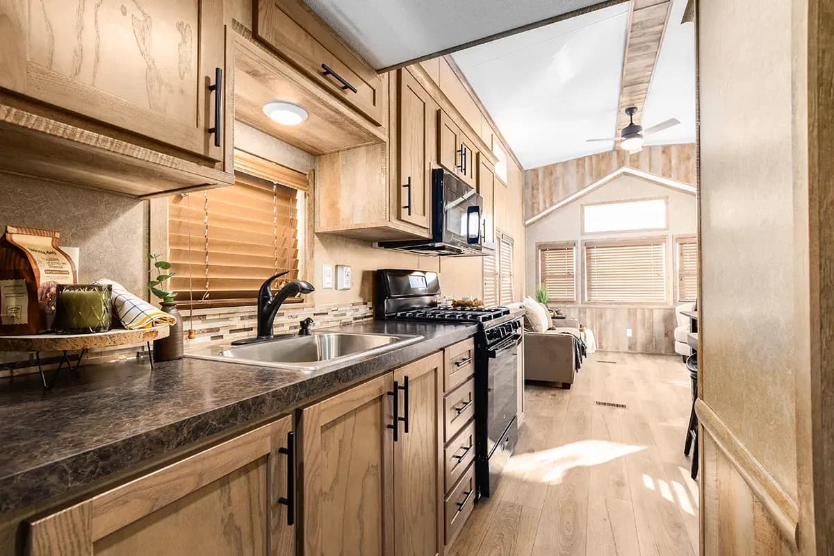 Lakeside 8043k kitchen home features