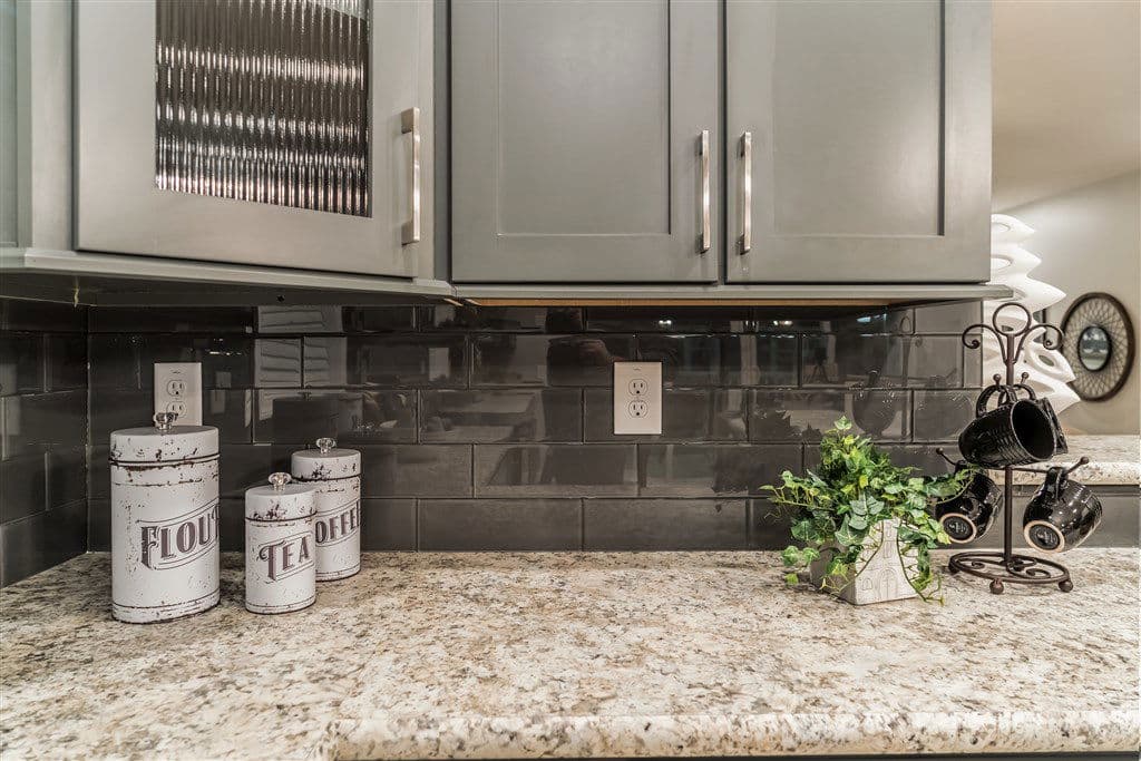 Ultra 13 kitchen home features