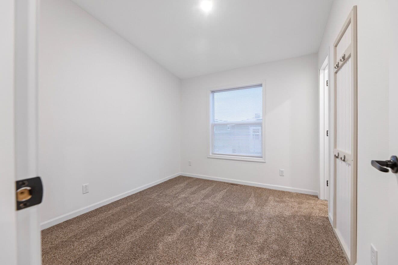 The timberlake with porch 193002 bedroom home features