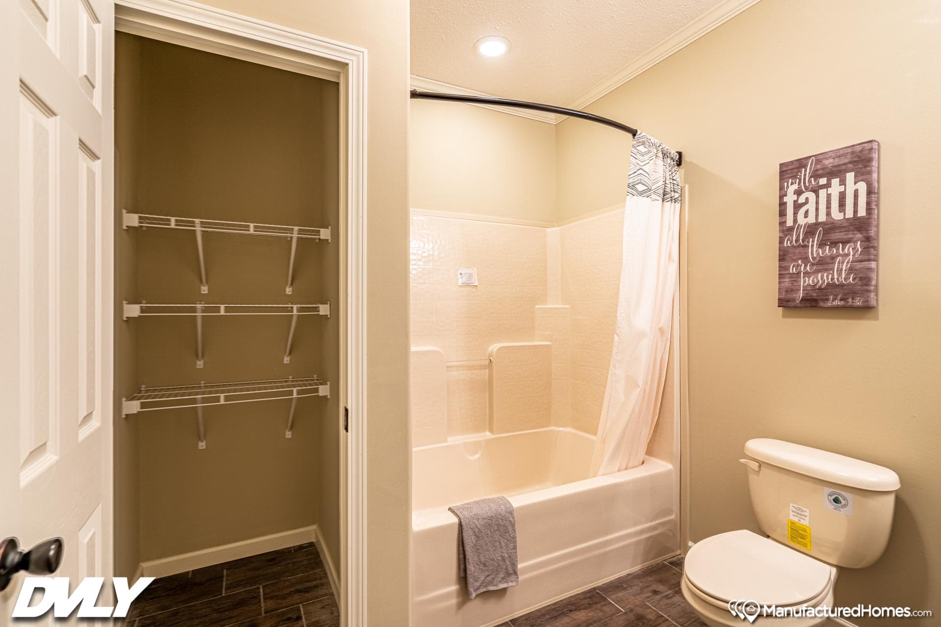 The klasse bathroom home features