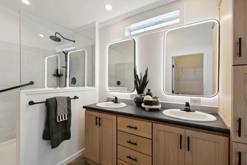 Wood manor d505 bathroom home features