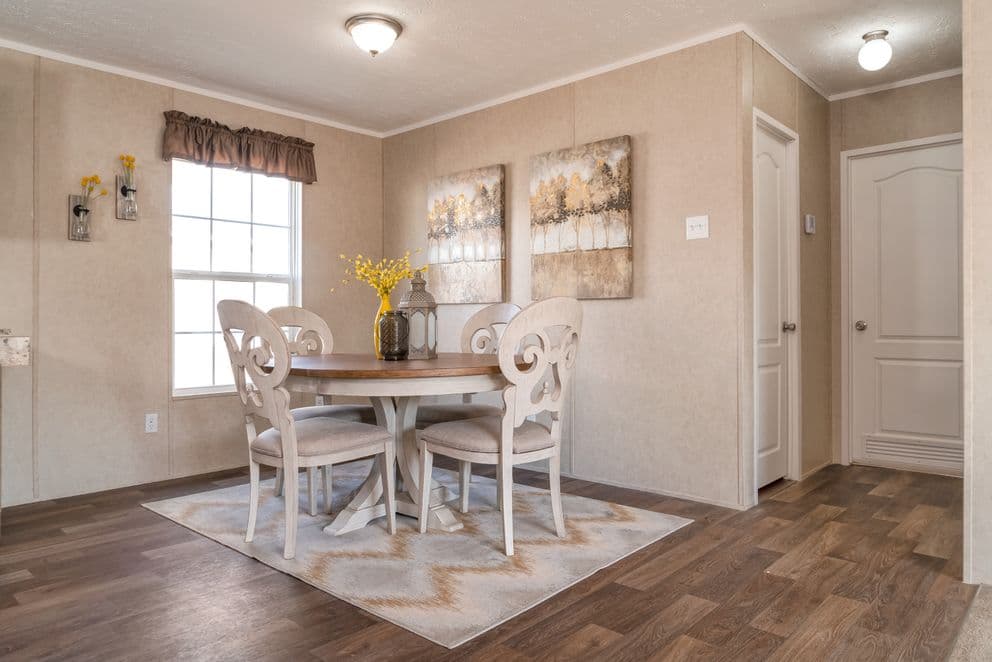 The eagle 52 interior home features