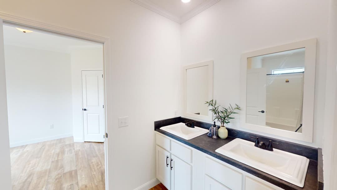 Pri3284-2010-2 bathroom home features