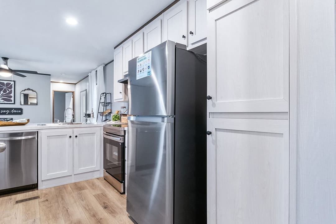 Select 16562a kitchen home features