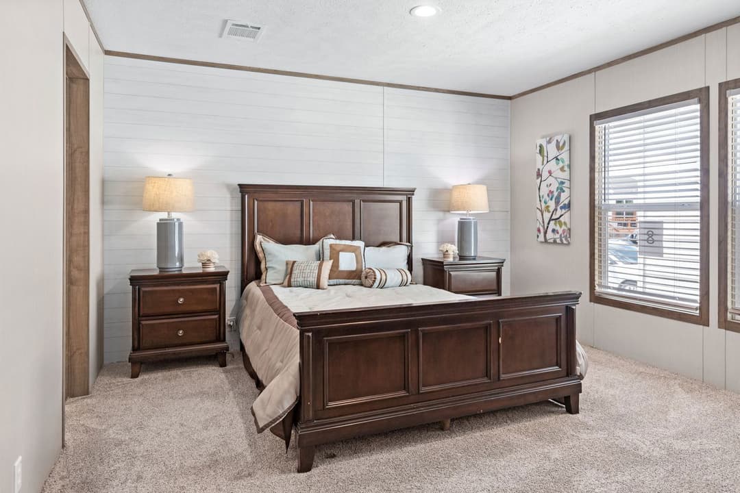 Crazy eights bedroom home features