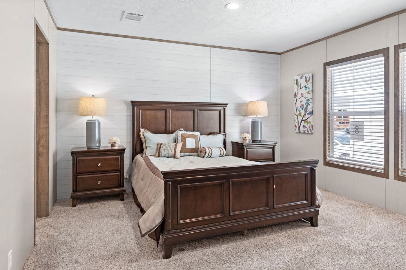 Crazy eights bedroom home features