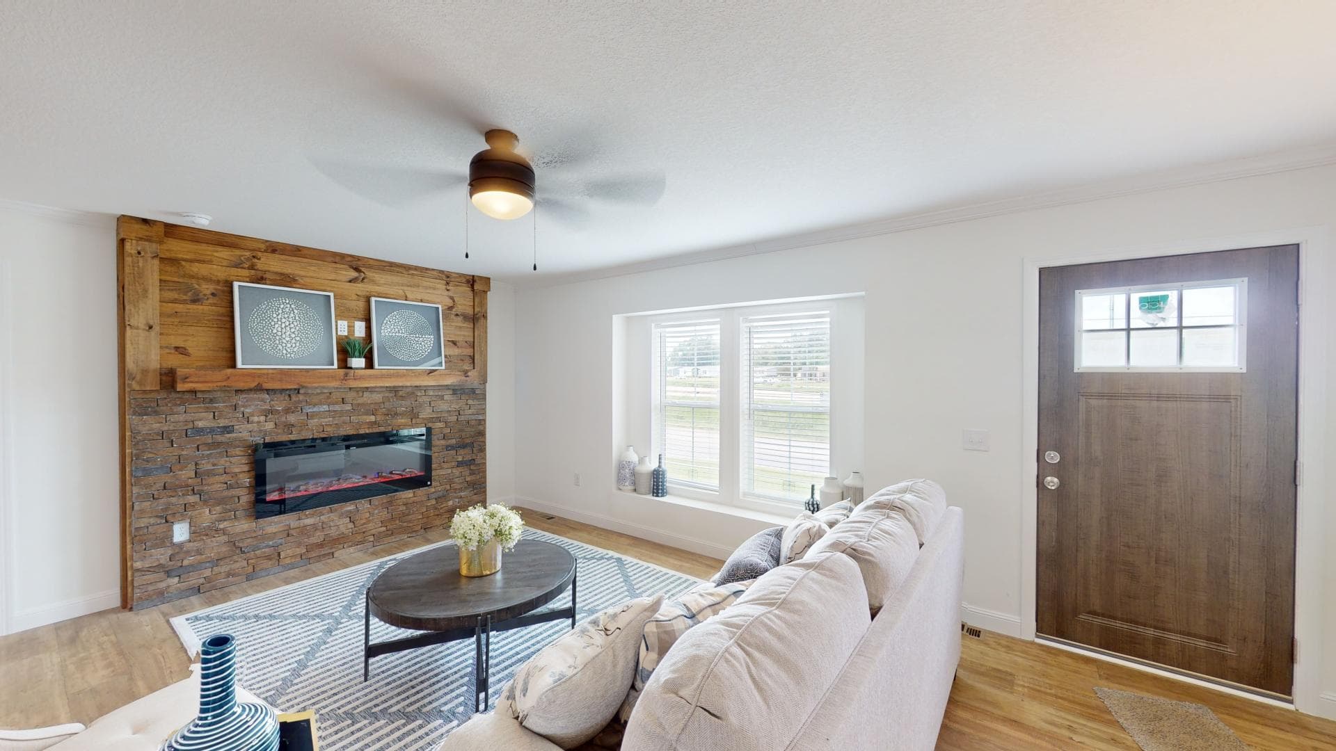 Pri3284-2010 interior home features