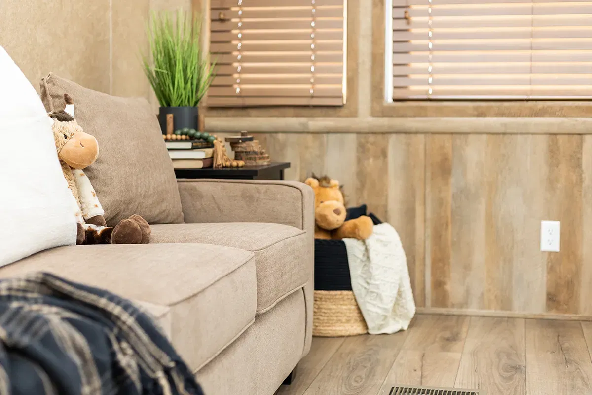 Lakeside 8043k interior home features