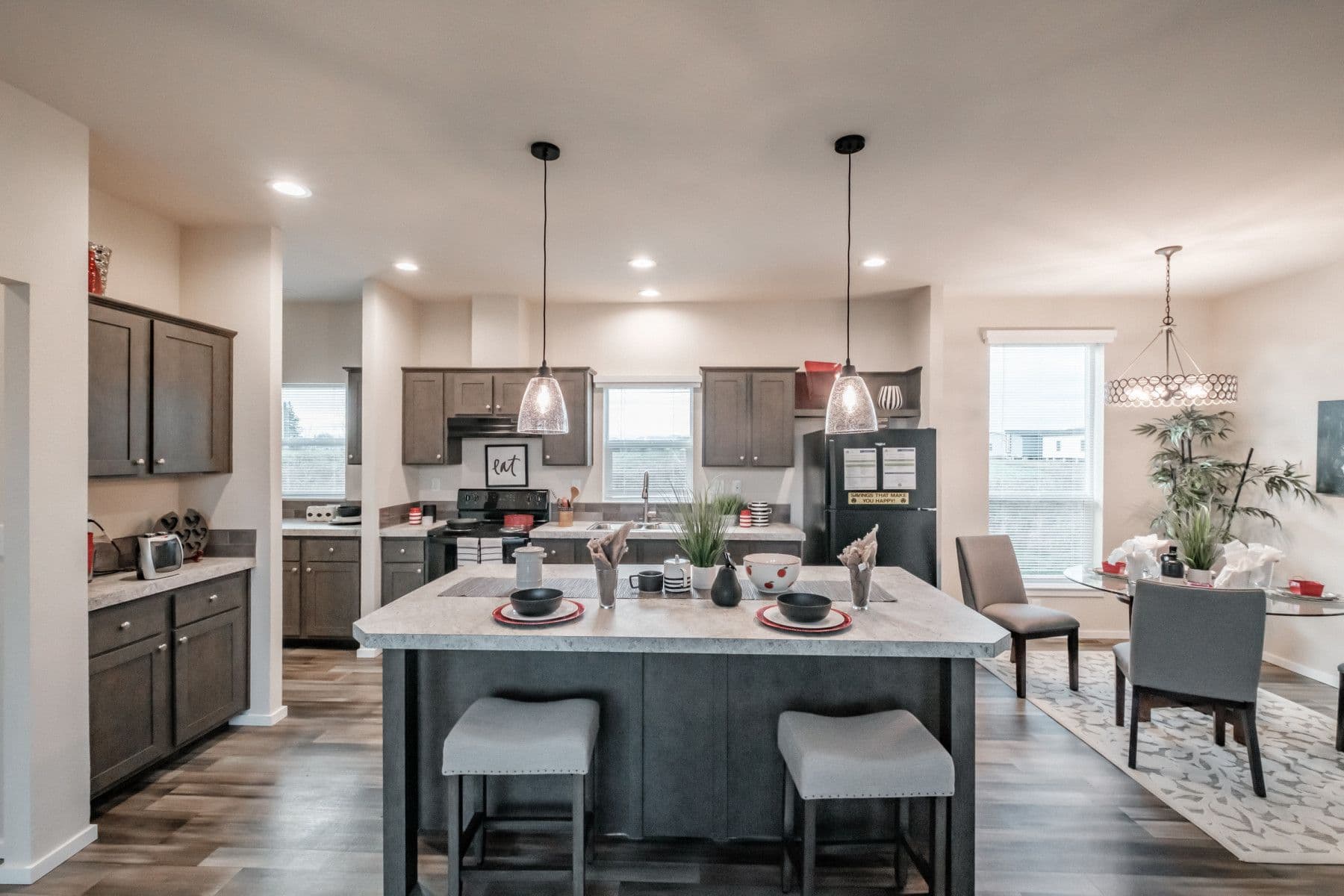 Canyon kitchen home features