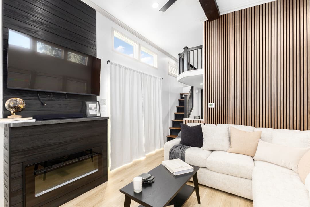 Island 6376 interior home features