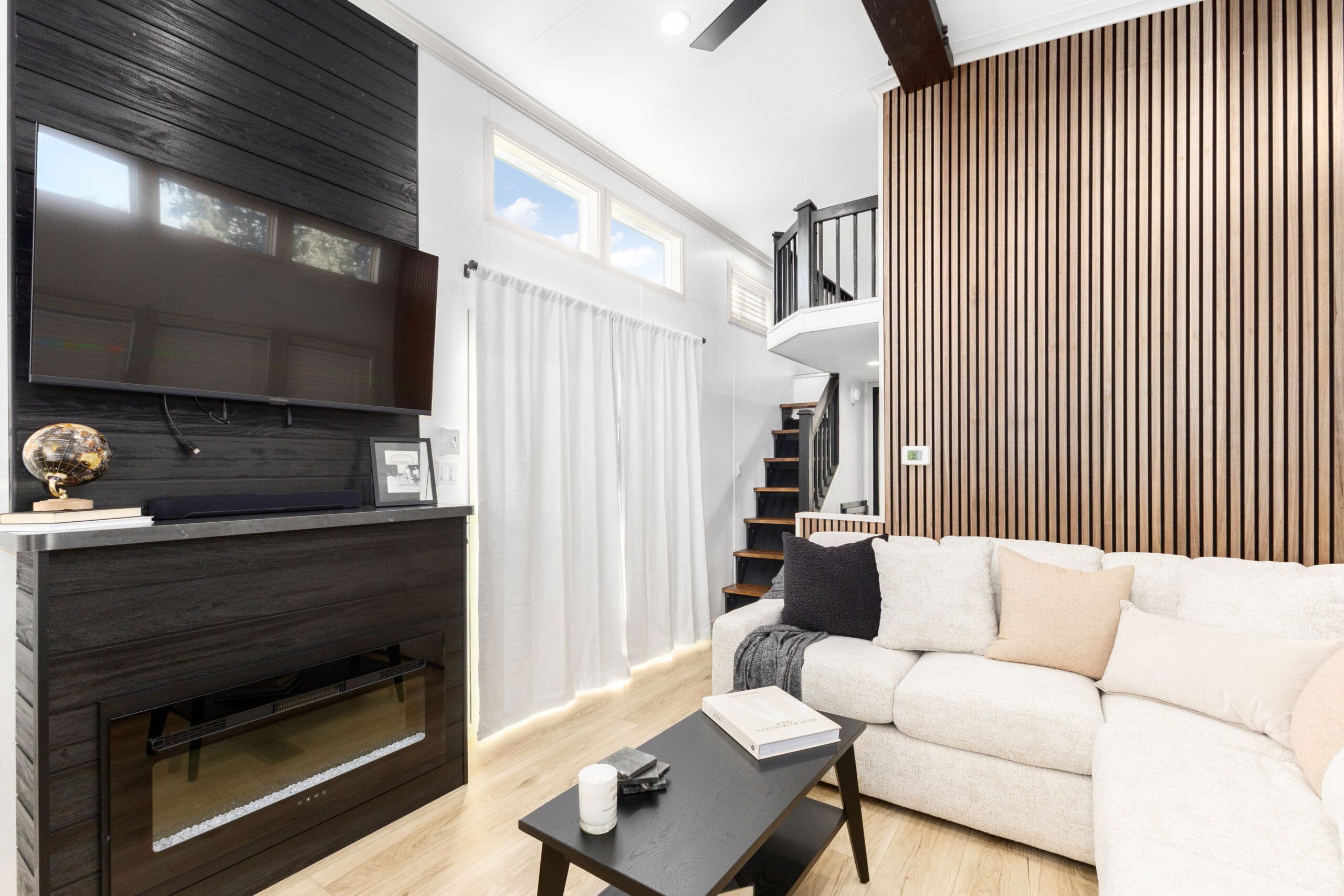 Island 6376 interior home features