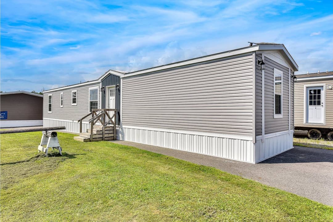 Accolade elevation and exterior home features