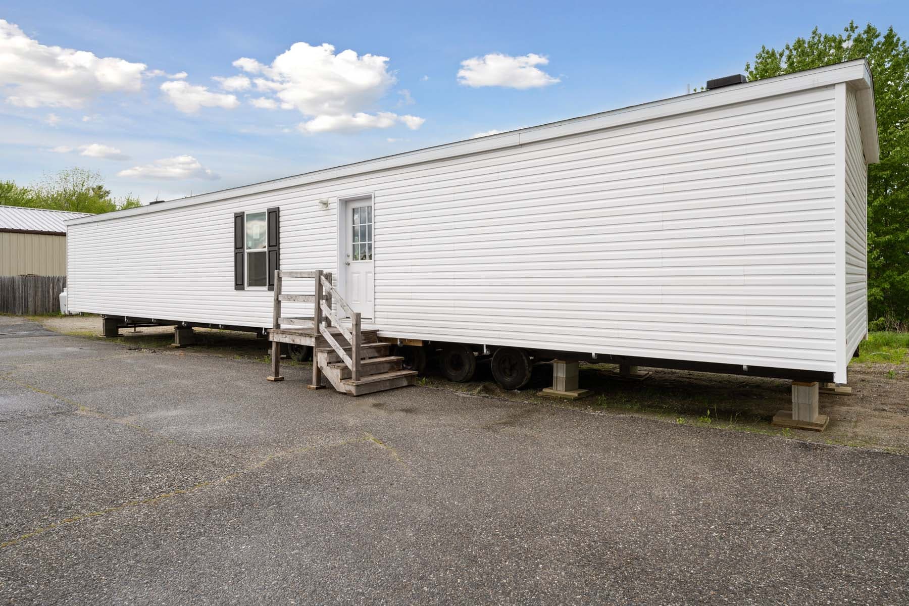 Achiever 6903 elevation and exterior home features