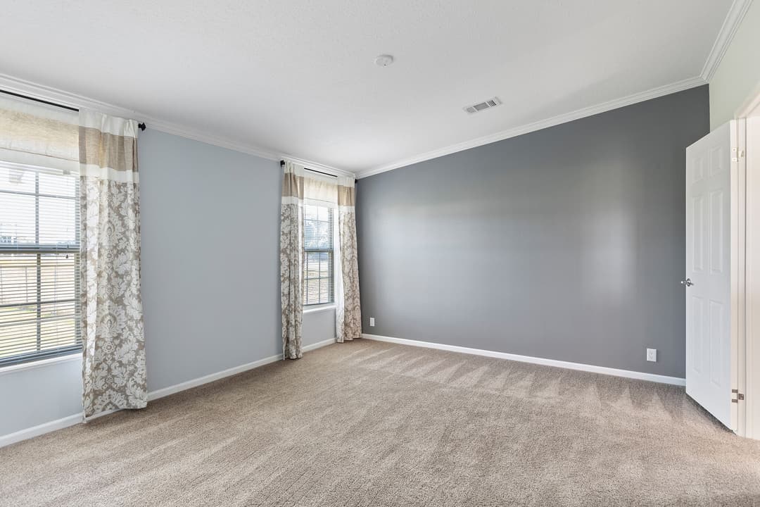 Taylor 2856 interior home features