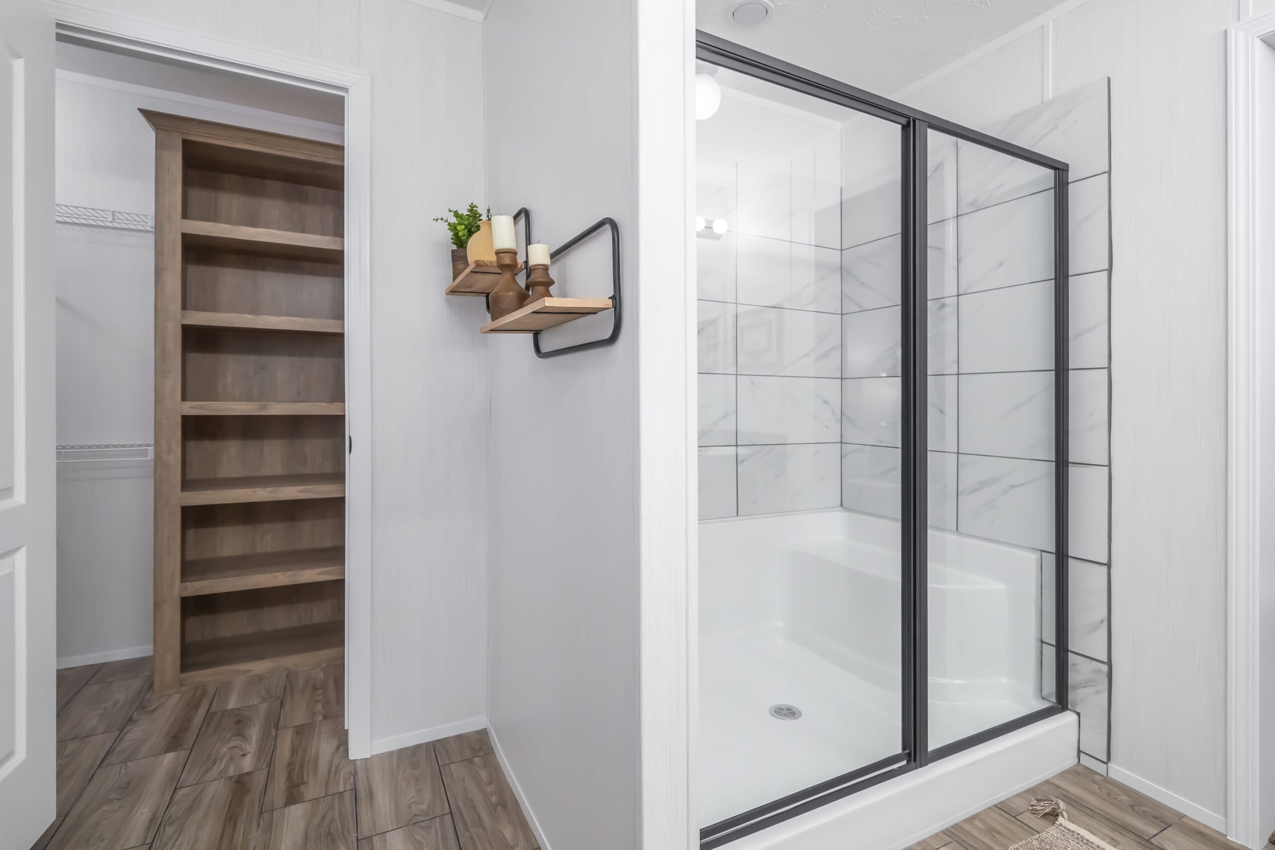 Md-56 bathroom home features