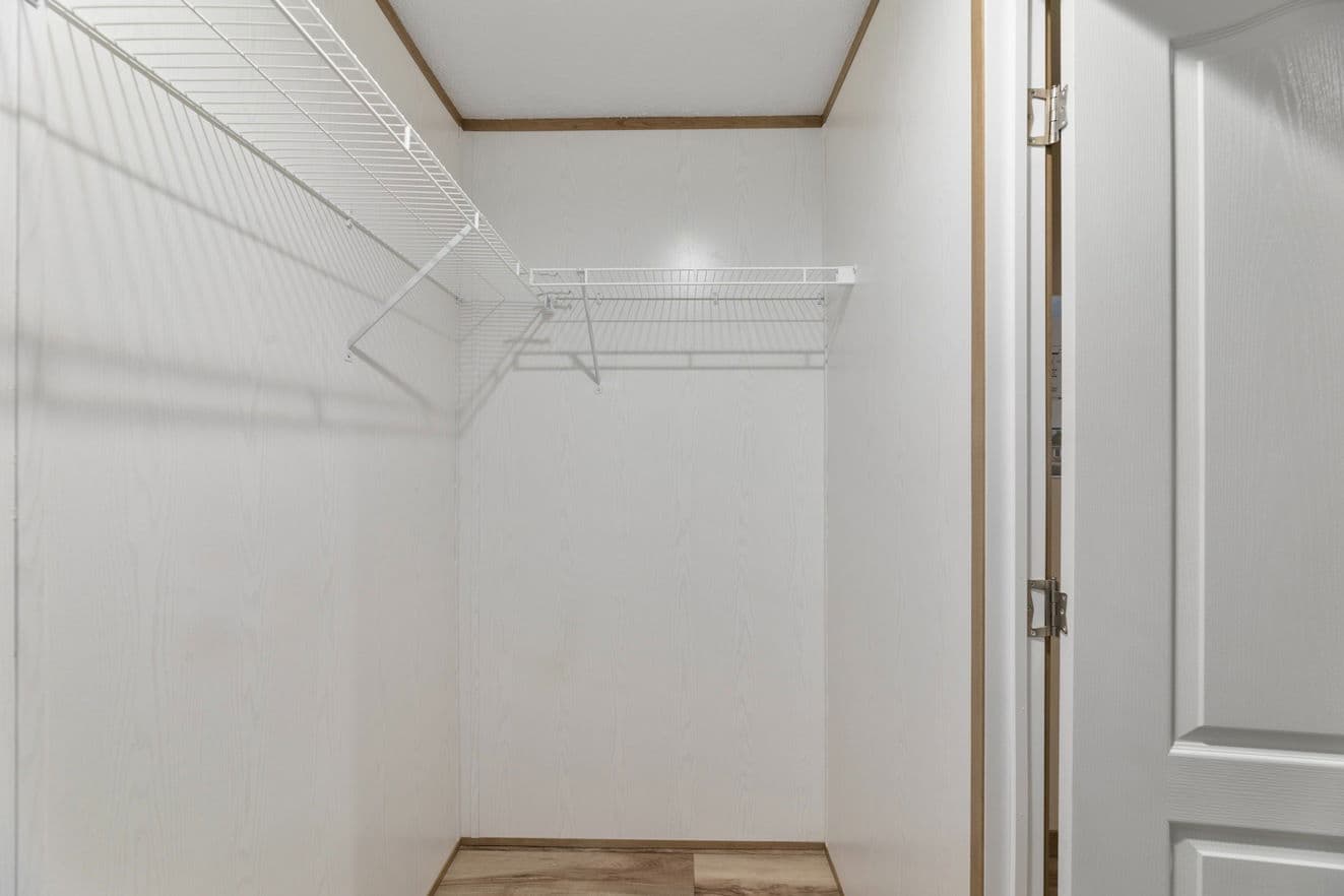 Ascension 16723h interior home features