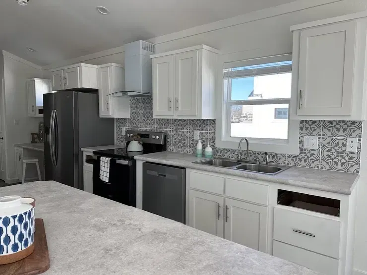 Single-wides kitchen home features