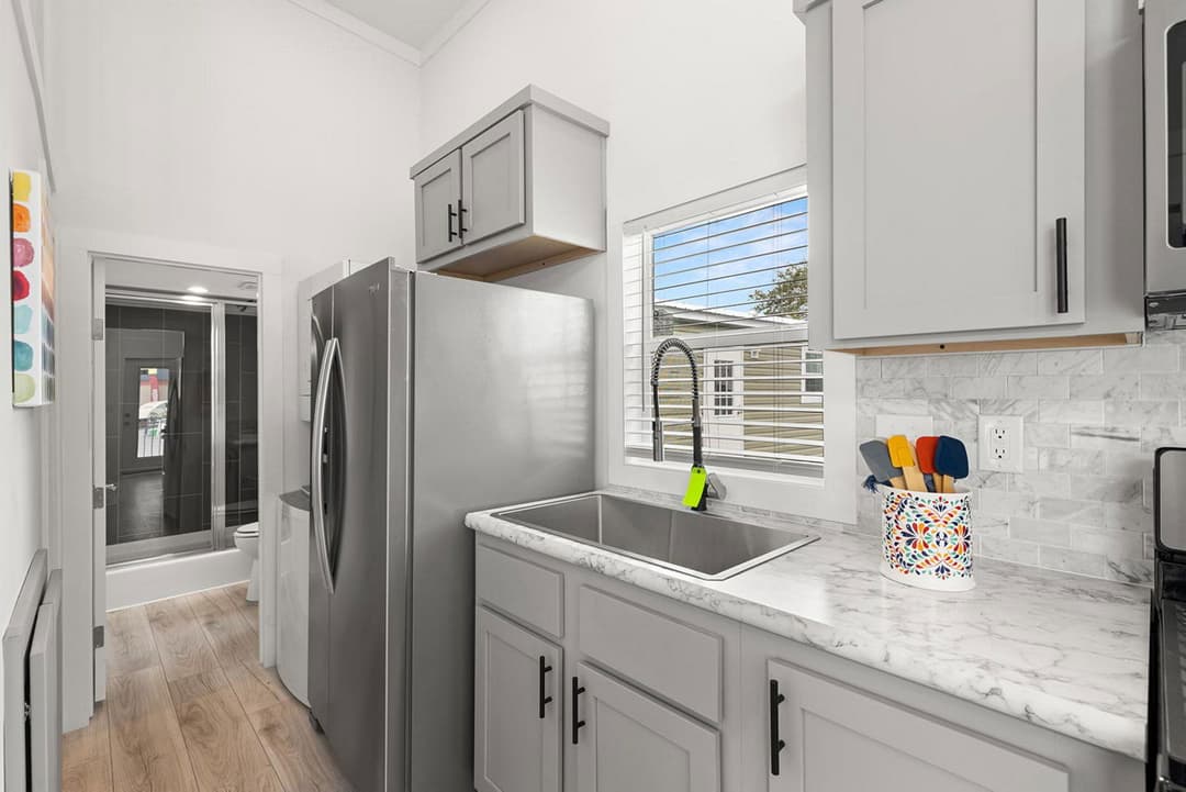 Park model 4110 kitchen home features
