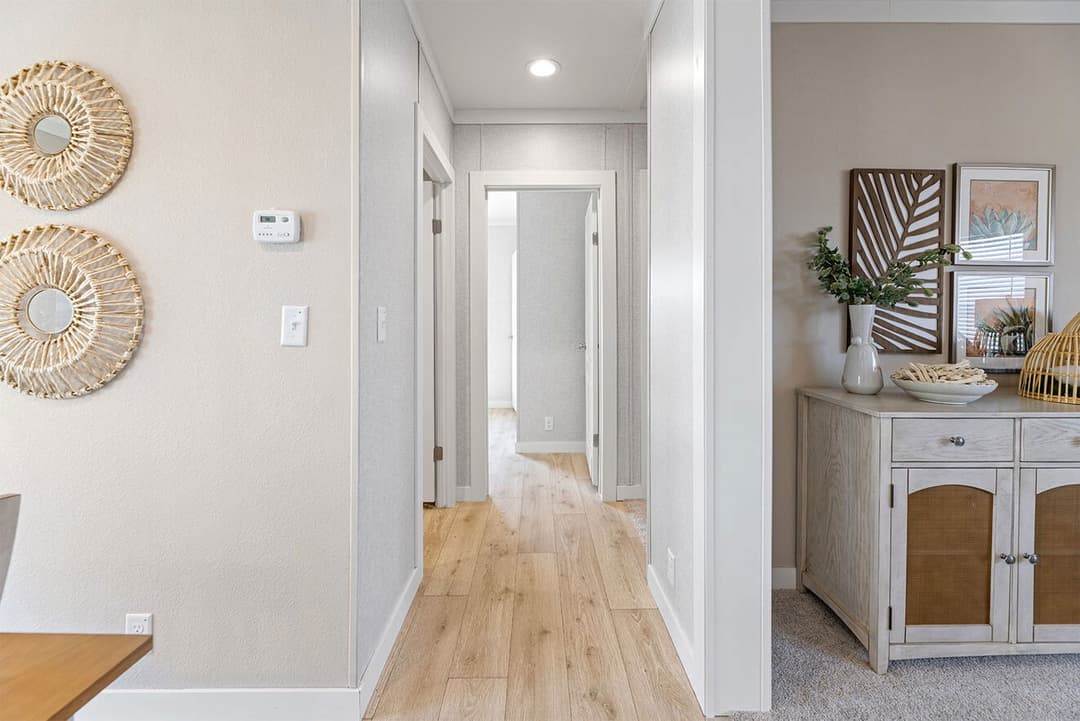 Sheridan 52 28523s interior home features