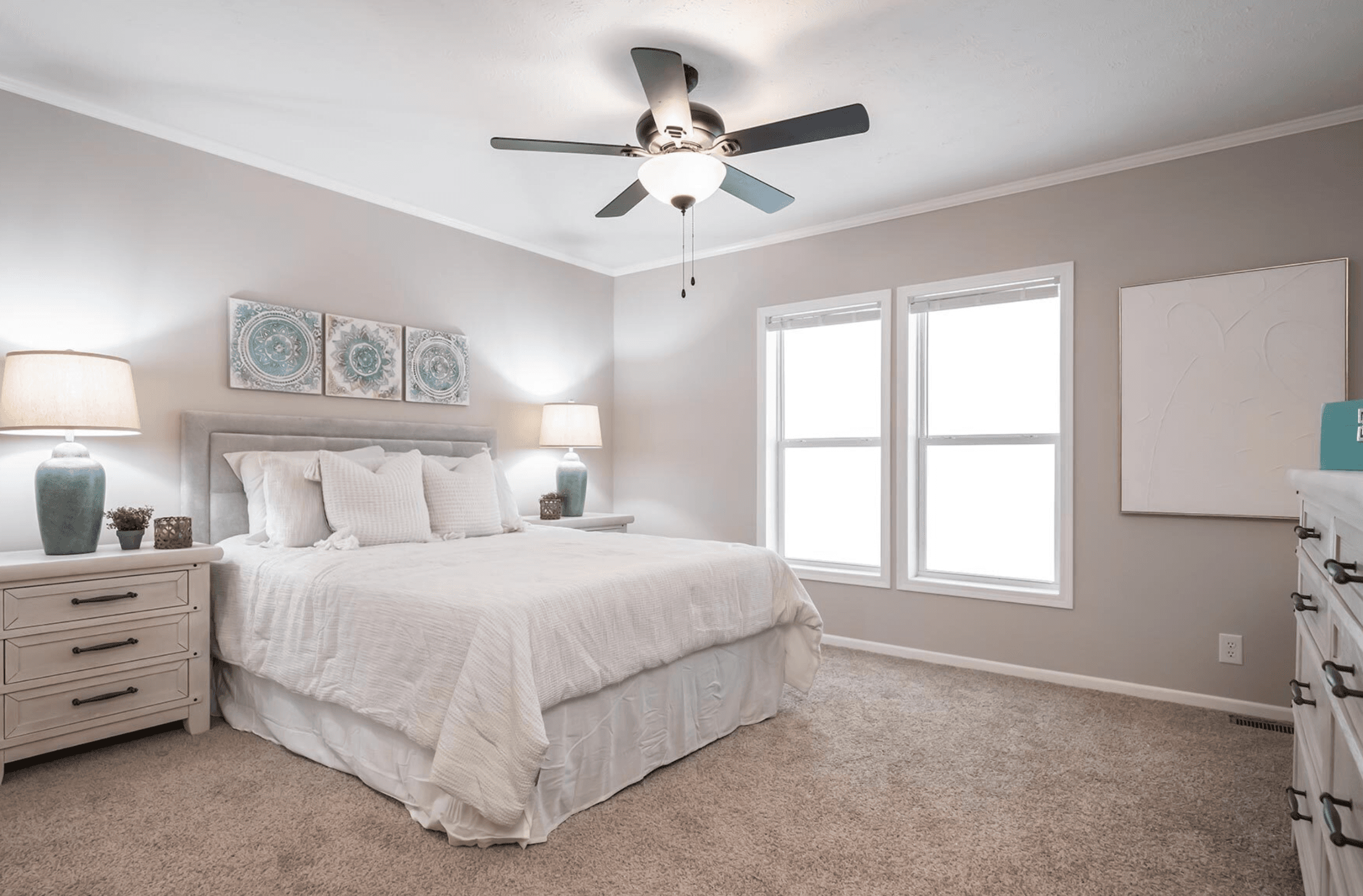 N611 bedroom home features