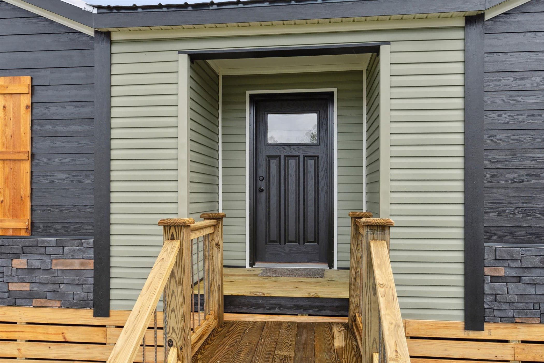 Helicon 3 exterior home features