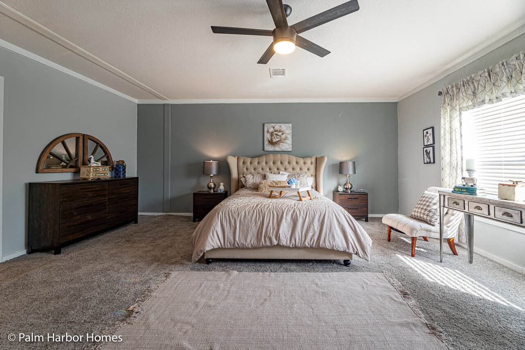 Magnum 32664m bedroom home features