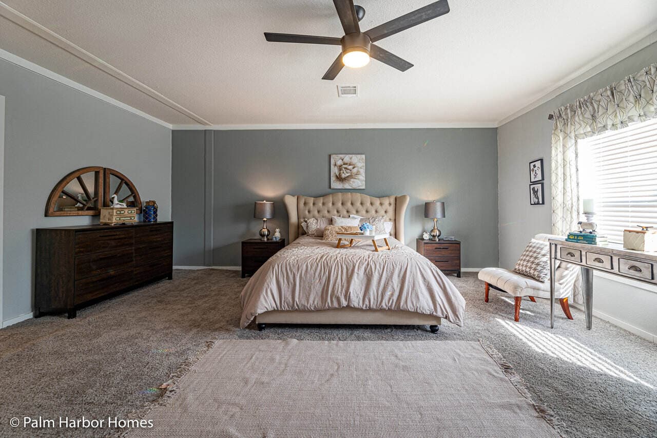 Magnum 32664m bedroom home features