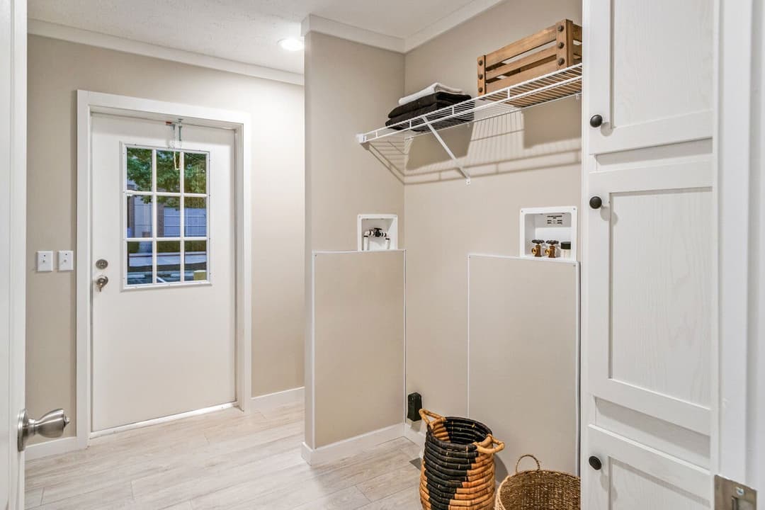 Urban 16462u interior home features