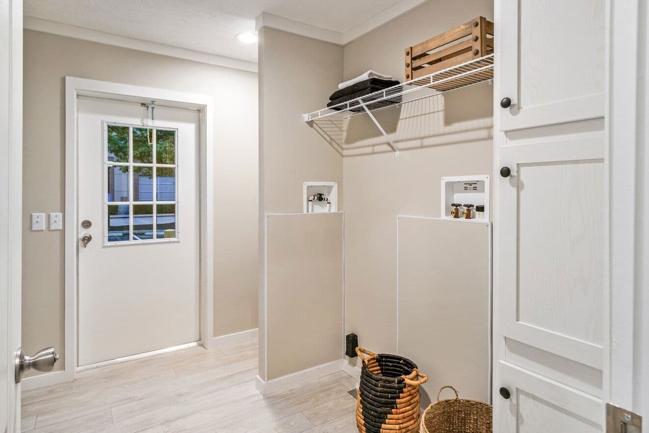 Urban 16462u interior home features