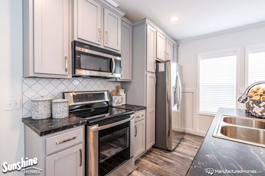 Pri1684-1021 kitchen home features