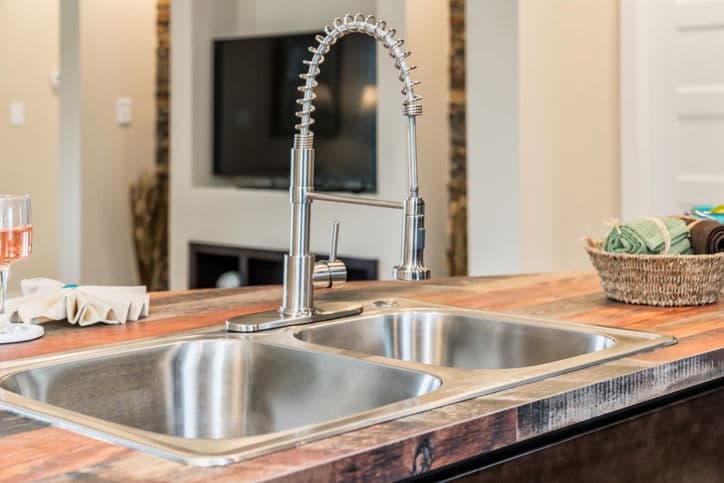 Oakmont 42623a kitchen home features