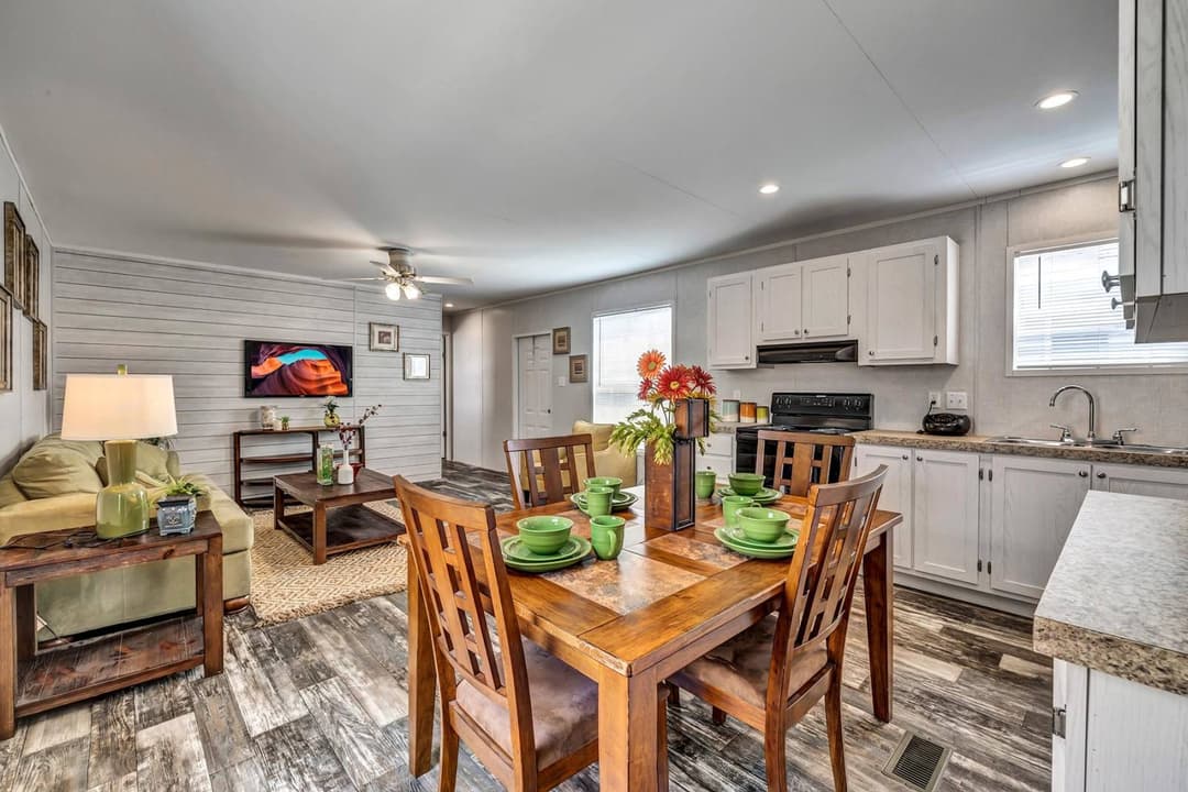 Rm1656a interior home features