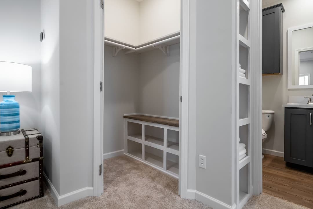 Tiffany interior home features