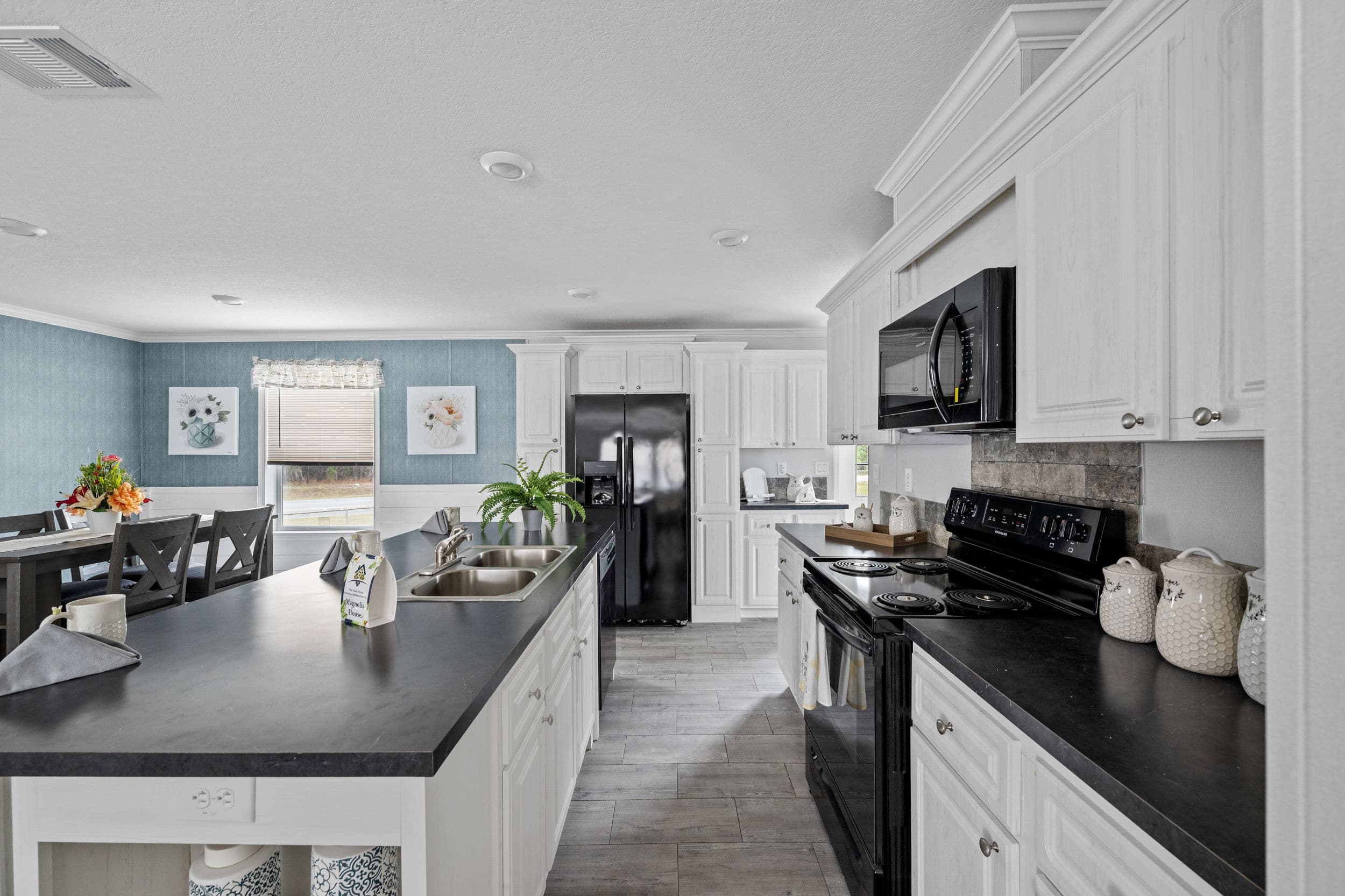 Venice w/study kitchen home features