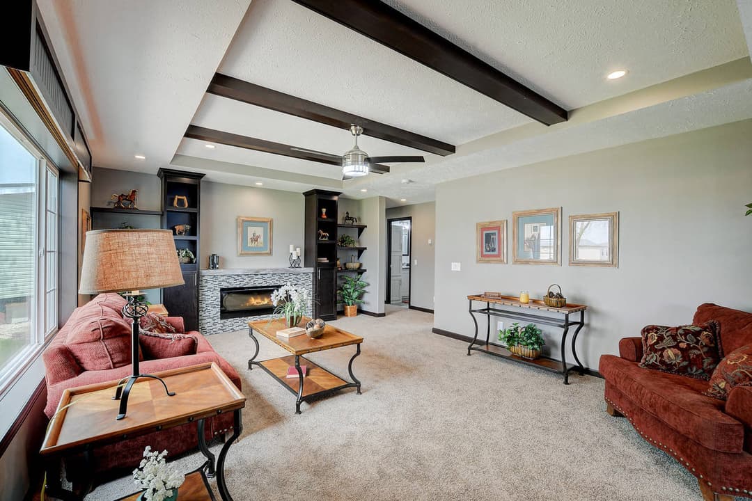 The freedom 185011 interior home features