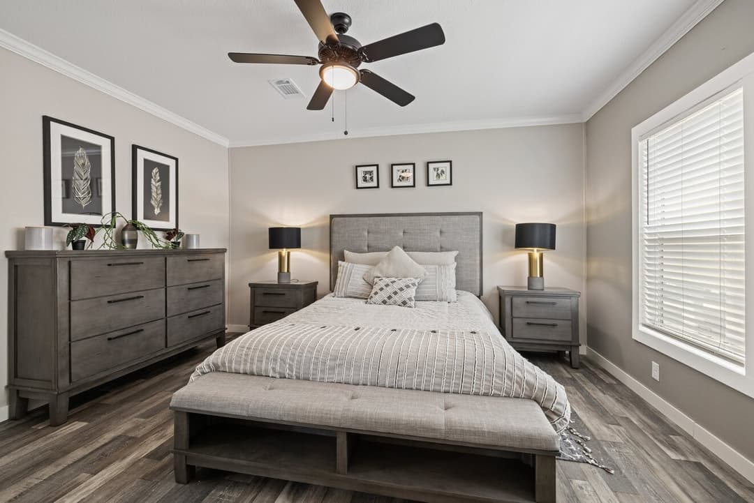 Palladium 30543d bedroom home features