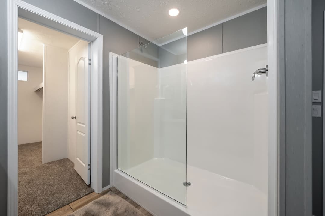 Md-50 bathroom home features